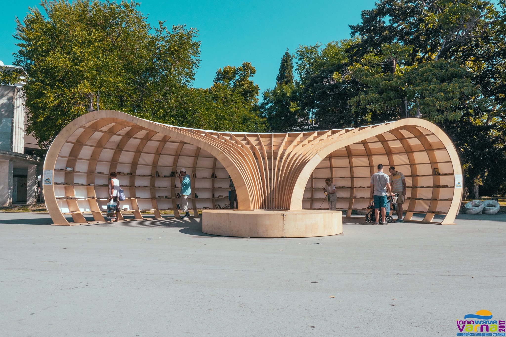 Une bibliothèque de rue inspirée par les éléments marins